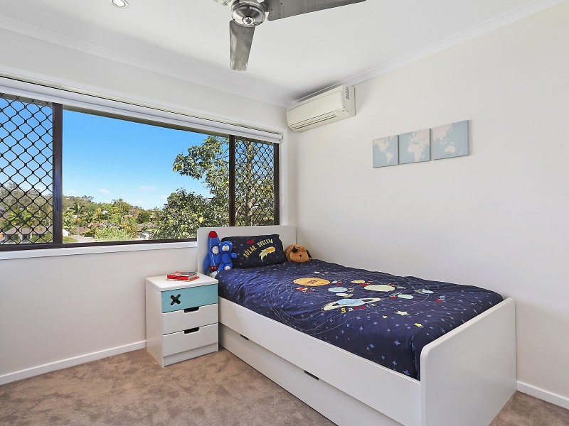 19 Sleaford Street, Chapel Hill QLD 4069