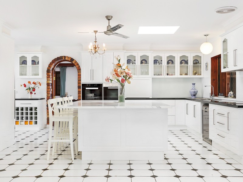 155 Mount Ommaney Drive, Jindalee QLD 4074