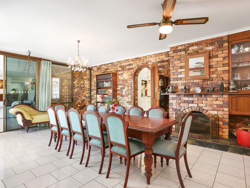 155 Mount Ommaney Drive, Jindalee QLD 4074