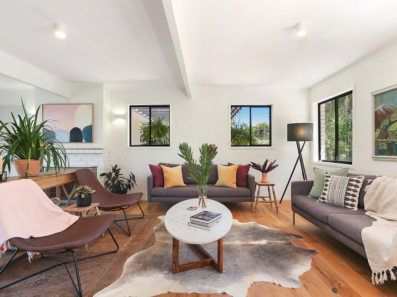 2 Mitchell Court, Mount Ommaney QLD 4074