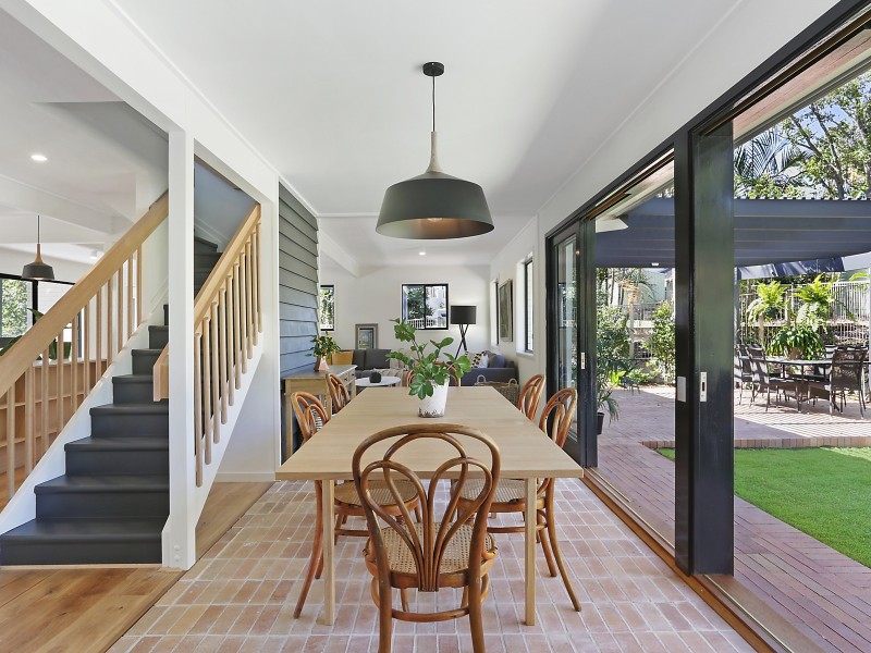 2 Mitchell Court, Mount Ommaney QLD 4074