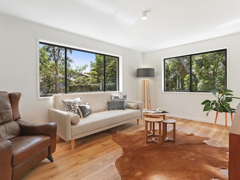 2 Mitchell Court, Mount Ommaney QLD 4074