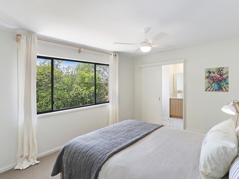 2 Mitchell Court, Mount Ommaney QLD 4074