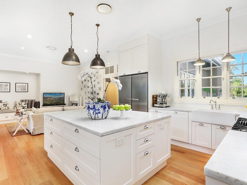 27 Isles Road, Indooroopilly QLD 4068