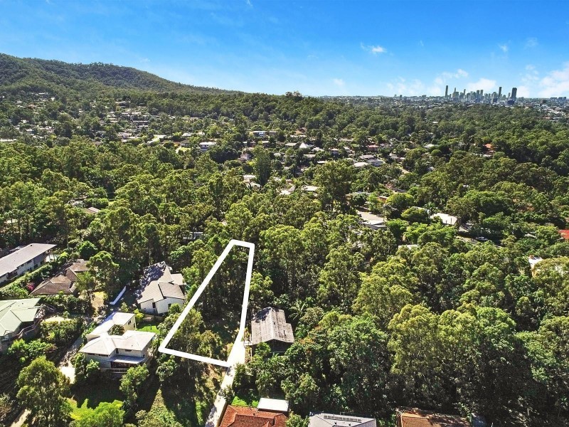 15 Tamarix Street, Chapel Hill QLD 4069