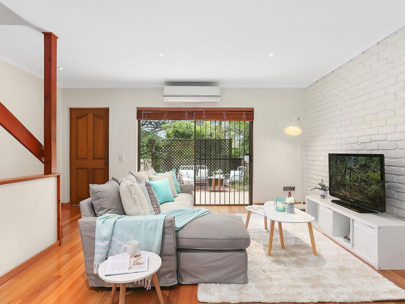 1/1 Jerdanefield Road, St Lucia QLD 4067