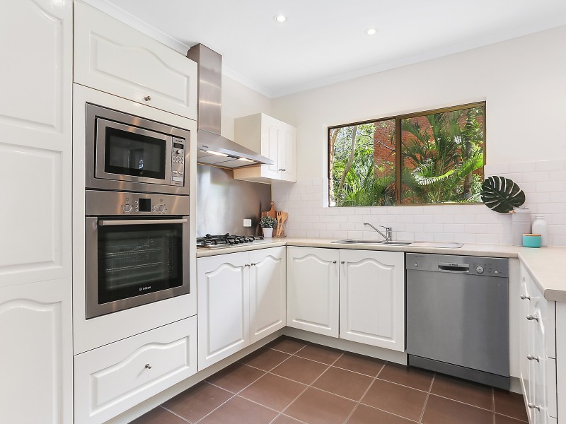 1/1 Jerdanefield Road, St Lucia QLD 4067