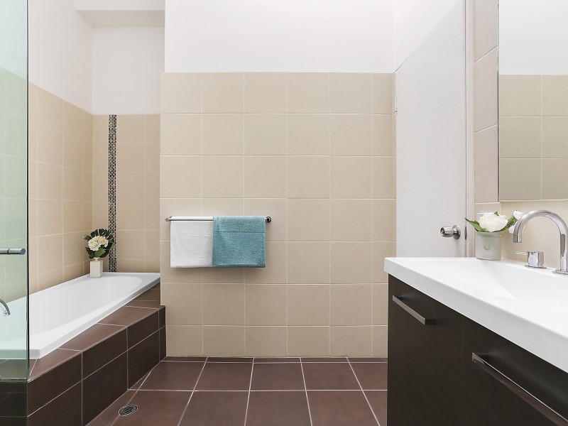 1/1 Jerdanefield Road, St Lucia QLD 4067