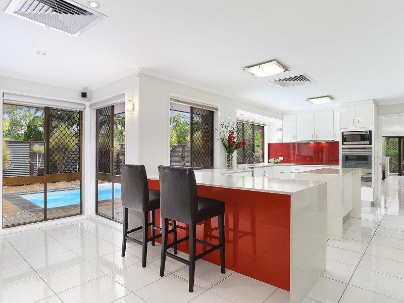 2 Lucyanne Court, Chapel Hill QLD 4069