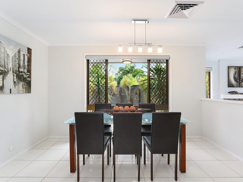 2 Lucyanne Court, Chapel Hill QLD 4069