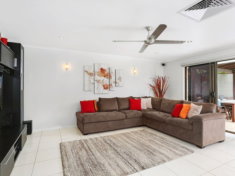 2 Lucyanne Court, Chapel Hill QLD 4069