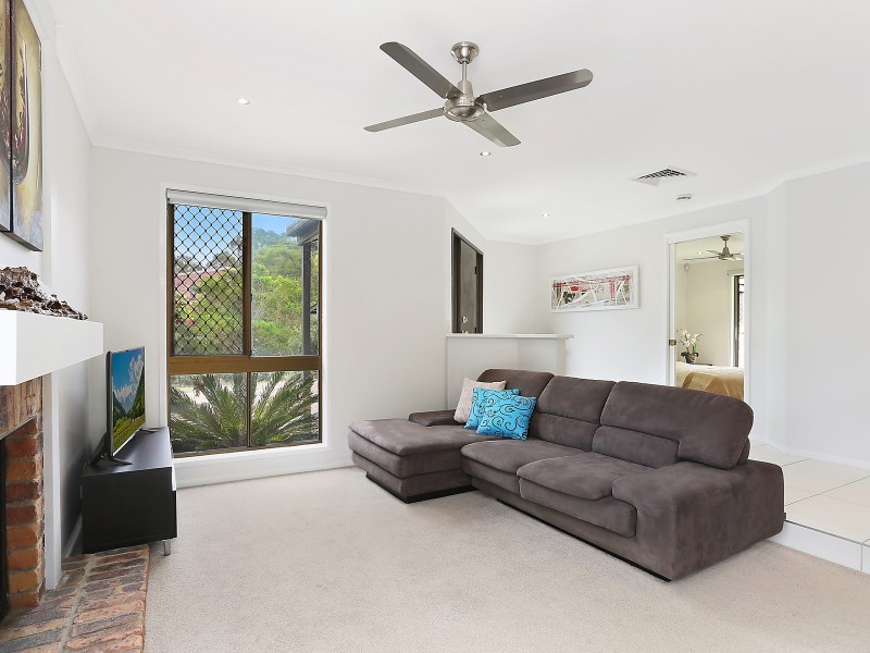 2 Lucyanne Court, Chapel Hill QLD 4069