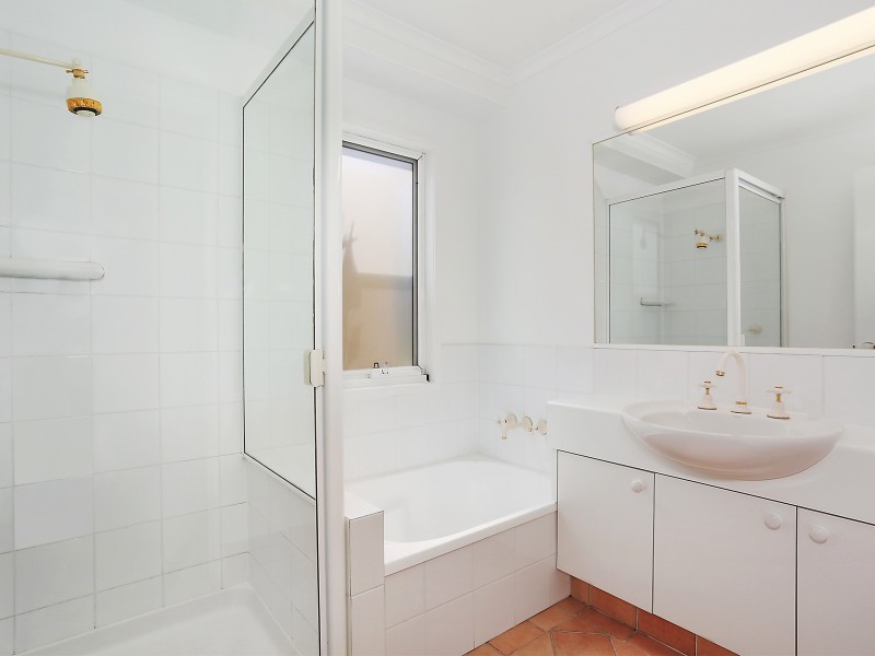 34 Seventh Avenue, St Lucia QLD 4067