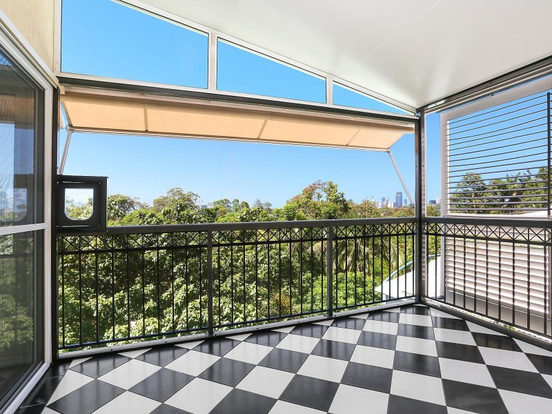 34 Seventh Avenue, St Lucia QLD 4067