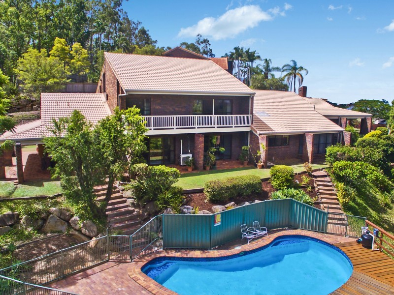 4 Curtin Court, Mount Ommaney QLD 4074