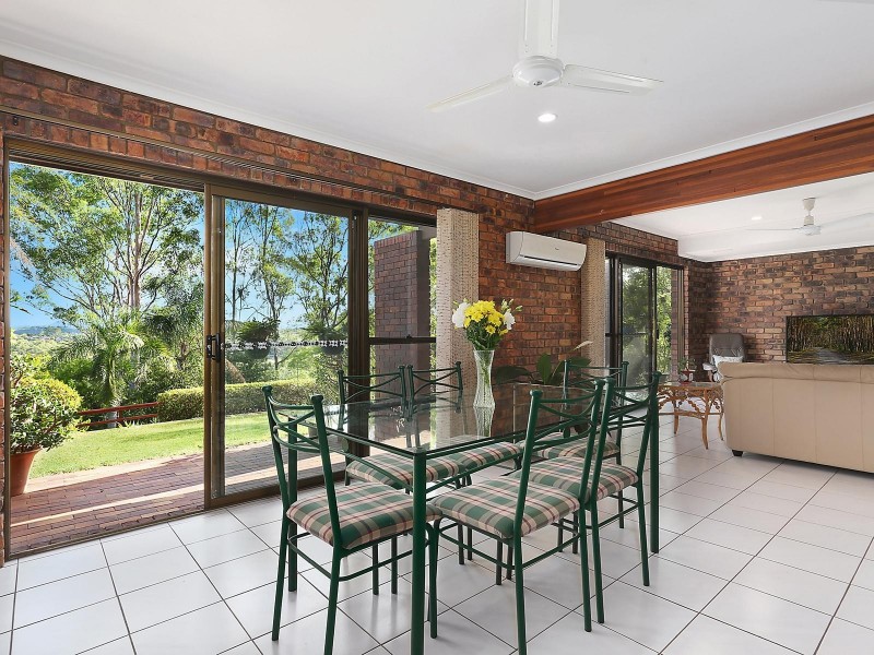 4 Curtin Court, Mount Ommaney QLD 4074