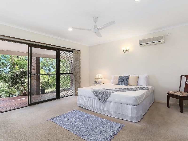 4 Curtin Court, Mount Ommaney QLD 4074