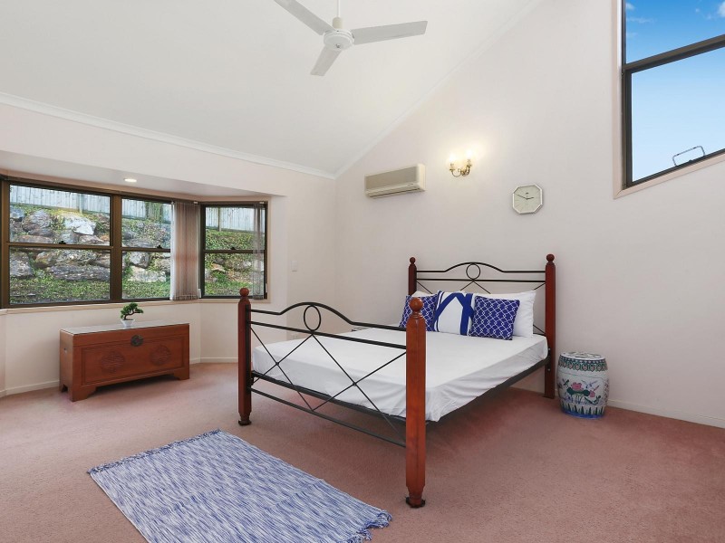 4 Curtin Court, Mount Ommaney QLD 4074