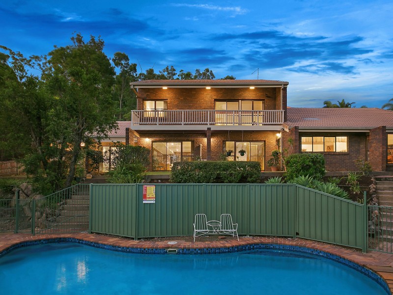 4 Curtin Court, Mount Ommaney QLD 4074