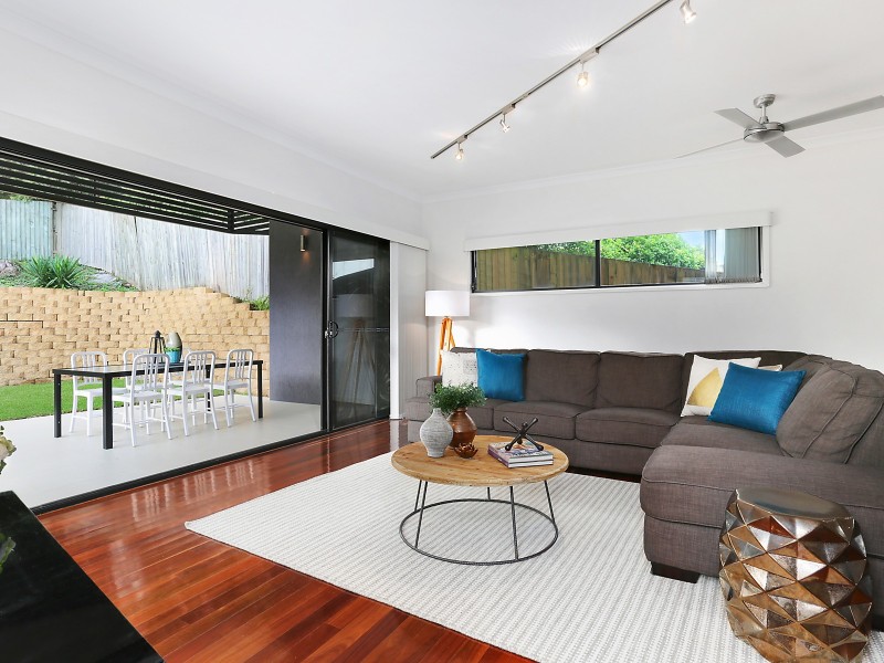 24 Orchard Terrace, St Lucia QLD 4067
