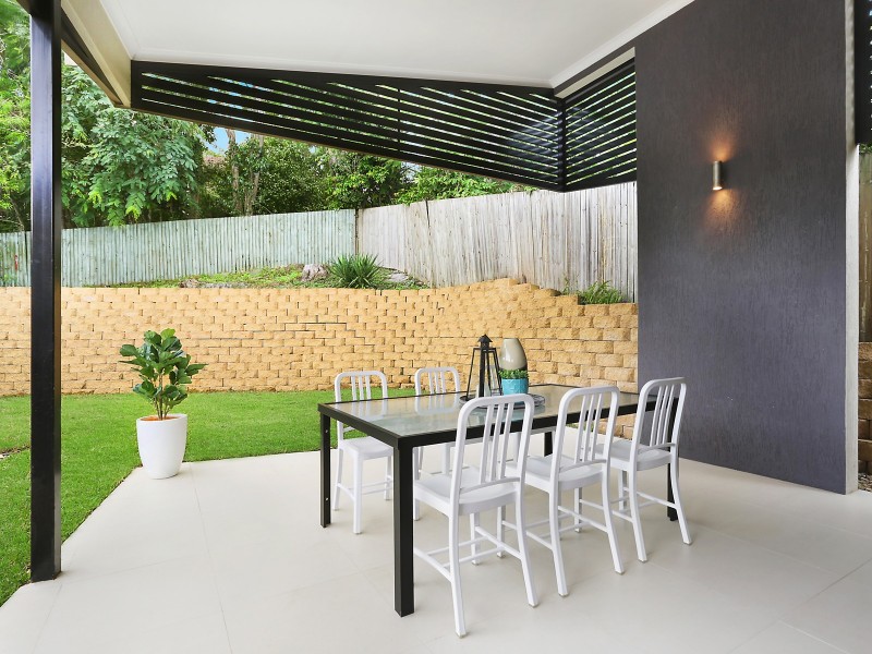 24 Orchard Terrace, St Lucia QLD 4067