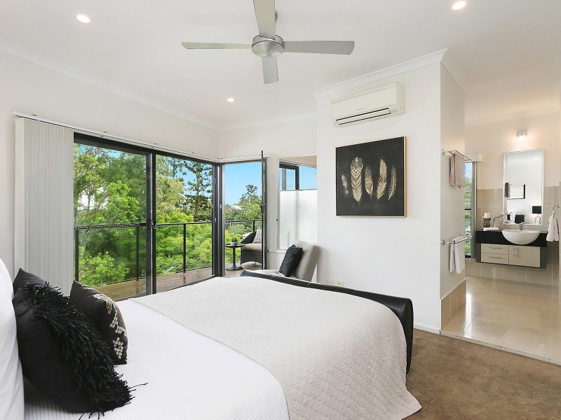 24 Orchard Terrace, St Lucia QLD 4067