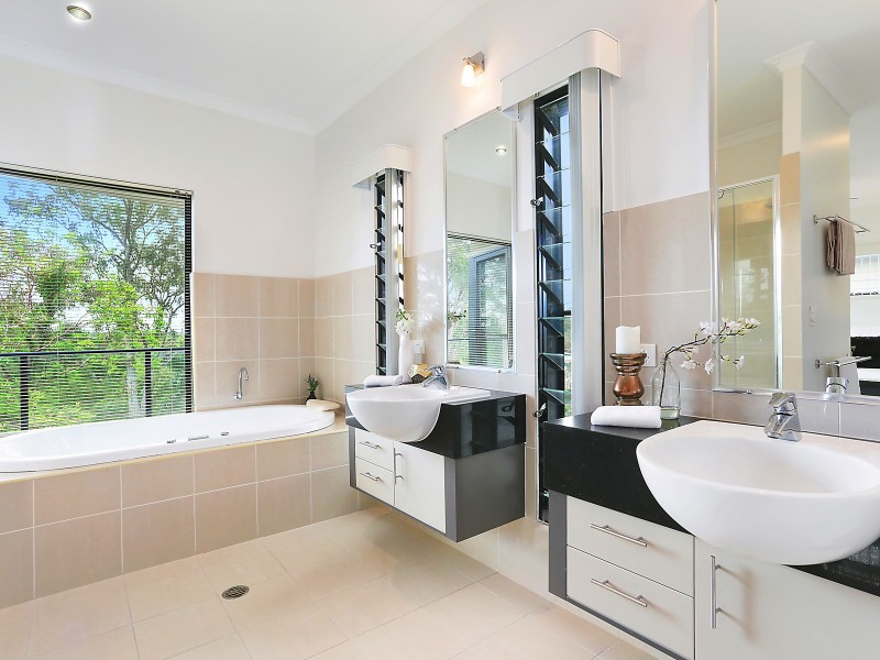 24 Orchard Terrace, St Lucia QLD 4067