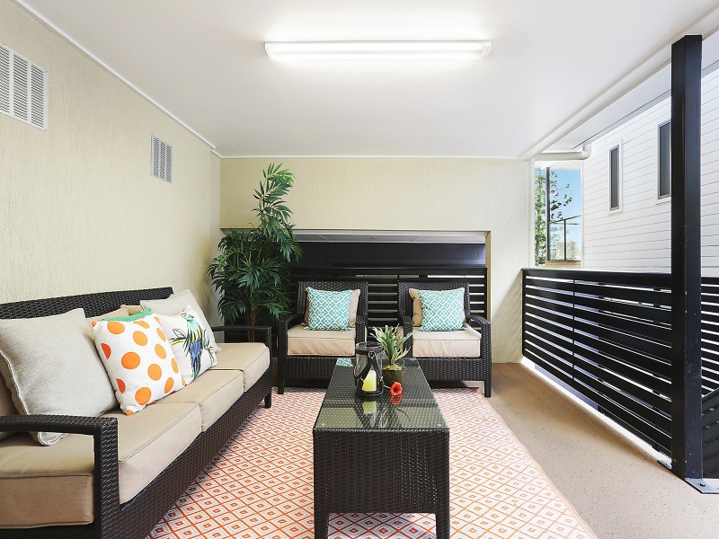 24 Orchard Terrace, St Lucia QLD 4067