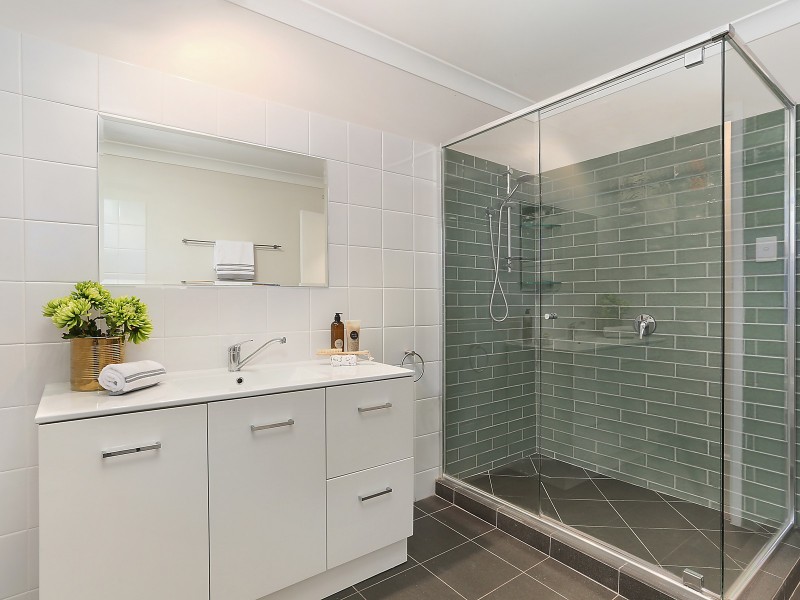 8 Eaglie Street, Chapel Hill QLD 4069