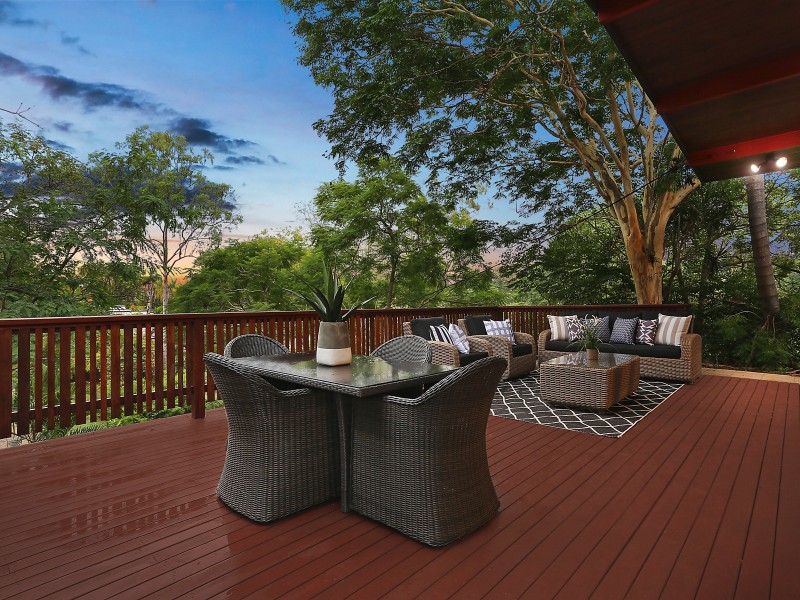 8 Eaglie Street, Chapel Hill QLD 4069