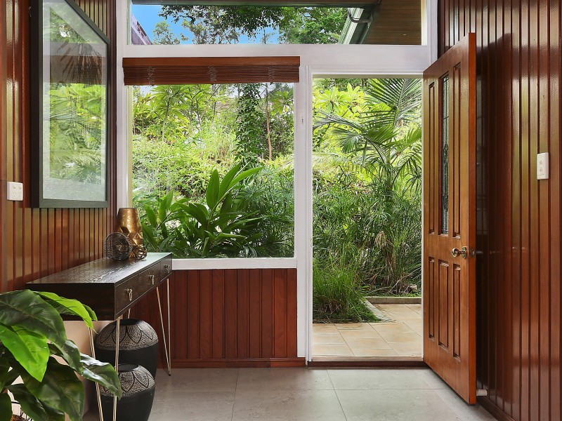 8 Eaglie Street, Chapel Hill QLD 4069