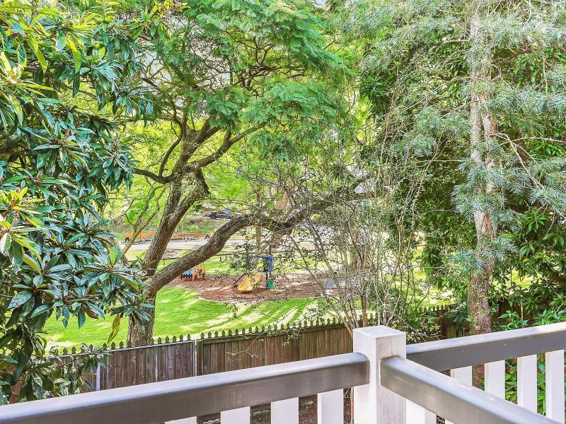 9 Camira Street, St Lucia QLD 4067