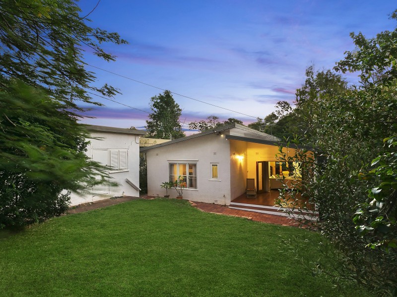 9 Camira Street, St Lucia QLD 4067