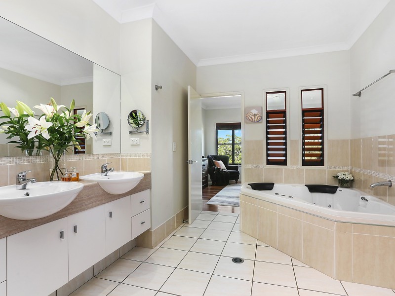 261 Kenmore Road, Fig Tree Pocket QLD 4069