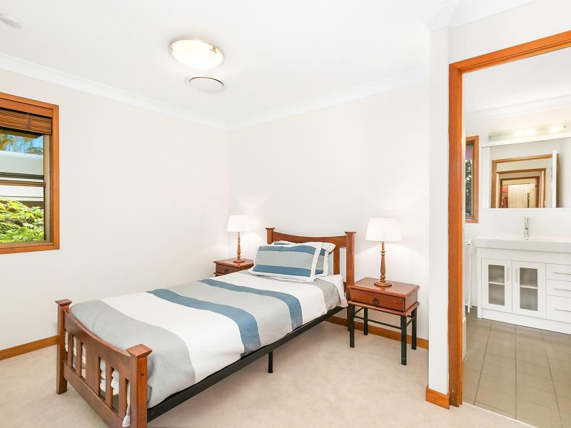 49 Glencairn Avenue, Indooroopilly QLD 4068