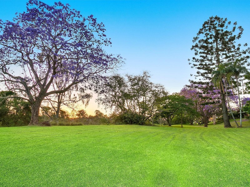 49 Glencairn Avenue, Indooroopilly QLD 4068