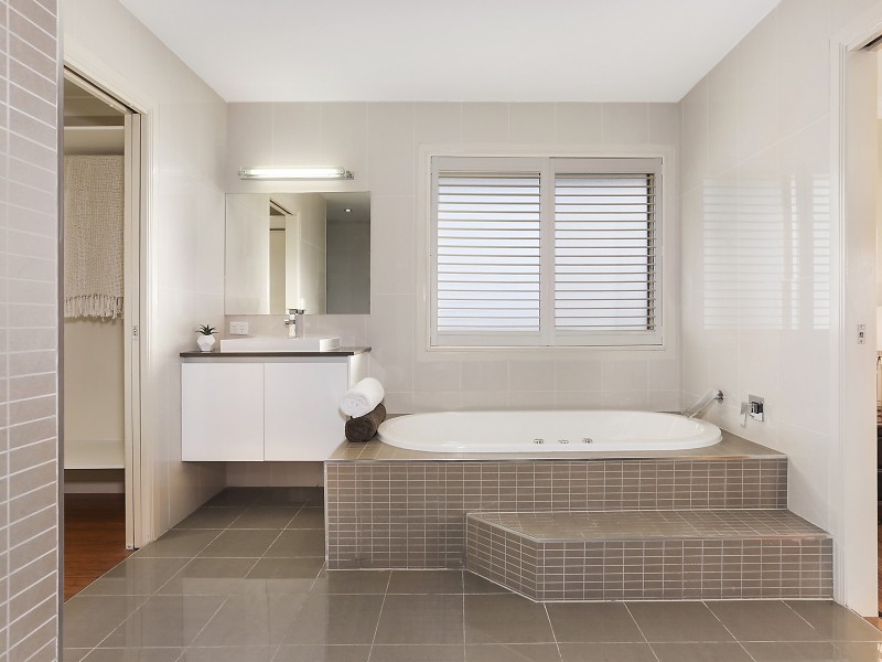 50 Mozart Place, Mount Ommaney QLD 4074