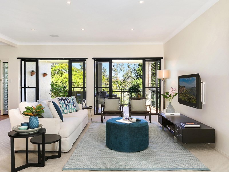 84 Orchard Terrace, St Lucia QLD 4067