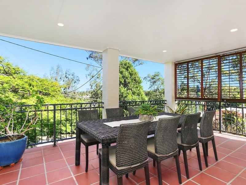 84 Orchard Terrace, St Lucia QLD 4067