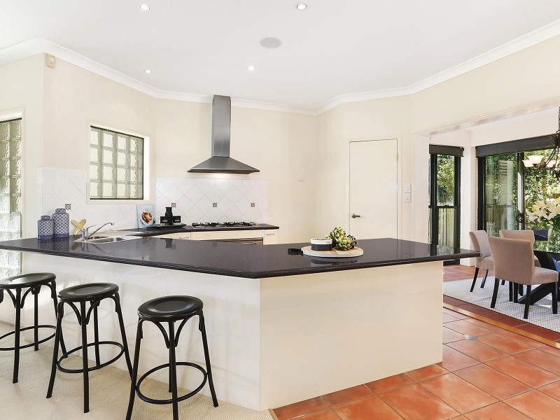 84 Orchard Terrace, St Lucia QLD 4067
