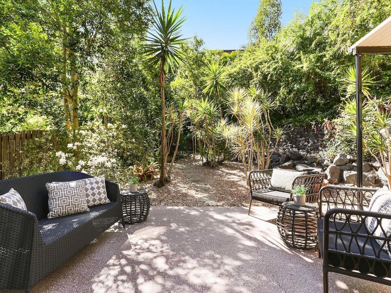 84 Orchard Terrace, St Lucia QLD 4067