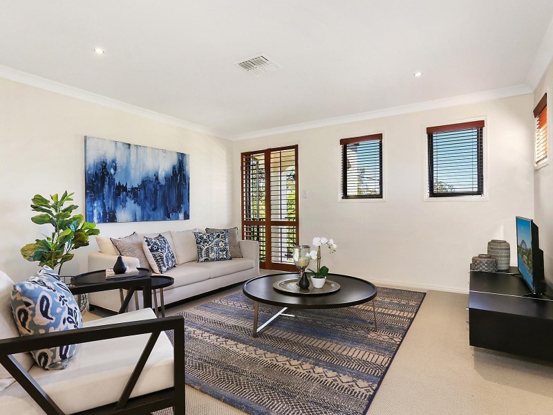 84 Orchard Terrace, St Lucia QLD 4067