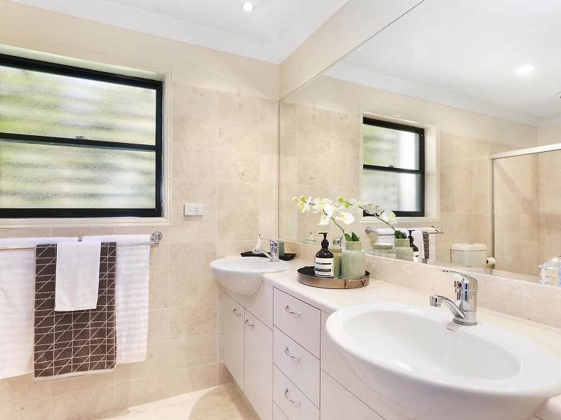 84 Orchard Terrace, St Lucia QLD 4067