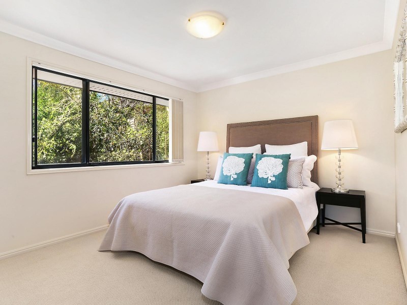 84 Orchard Terrace, St Lucia QLD 4067