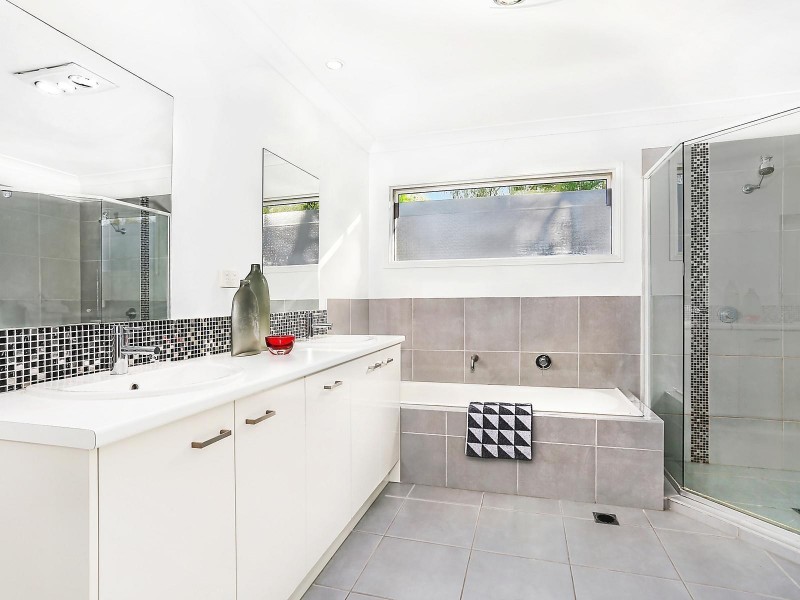 24 Botticelli Street, Fig Tree Pocket QLD 4069