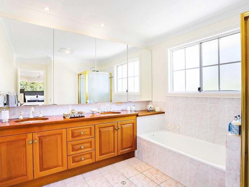 51 Glencairn Avenue, Indooroopilly QLD 4068