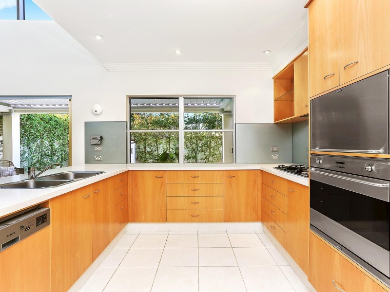 15 Durham Street, Southport QLD 4215