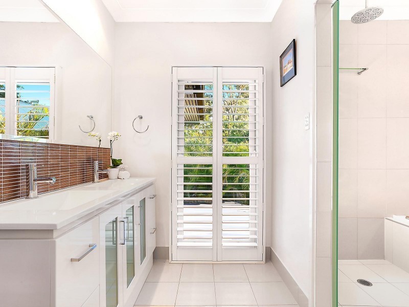 11 Isles Road, Indooroopilly QLD 4068