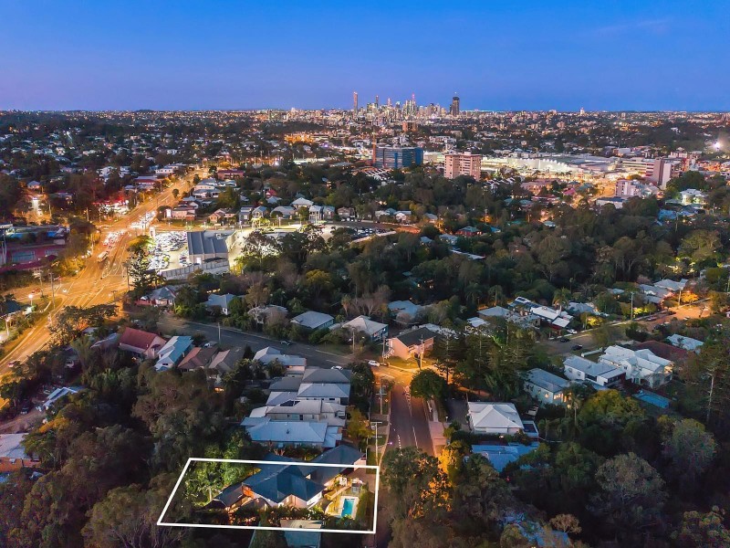 11 Isles Road, Indooroopilly QLD 4068