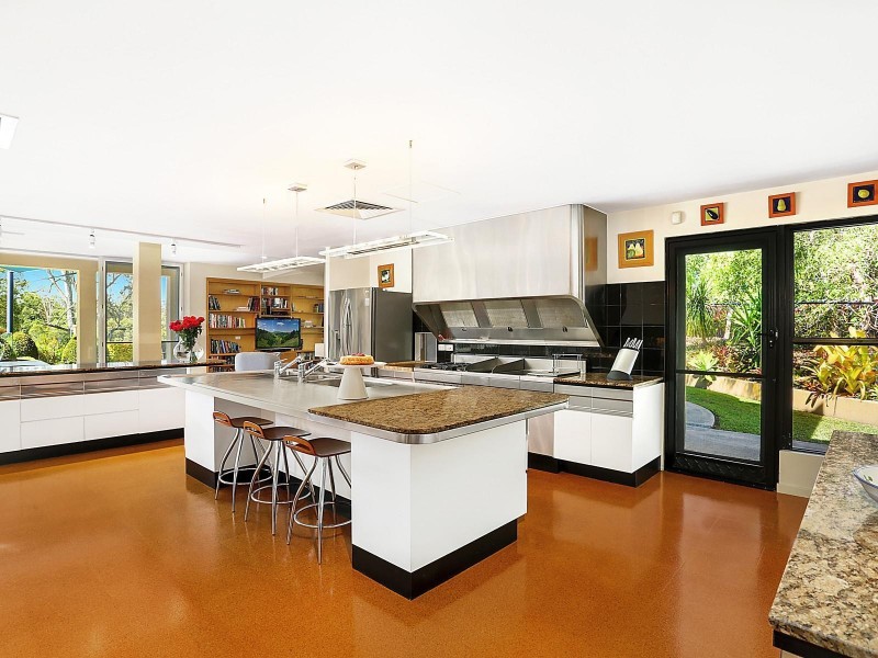 71 Tristania Road, Chapel Hill QLD 4069